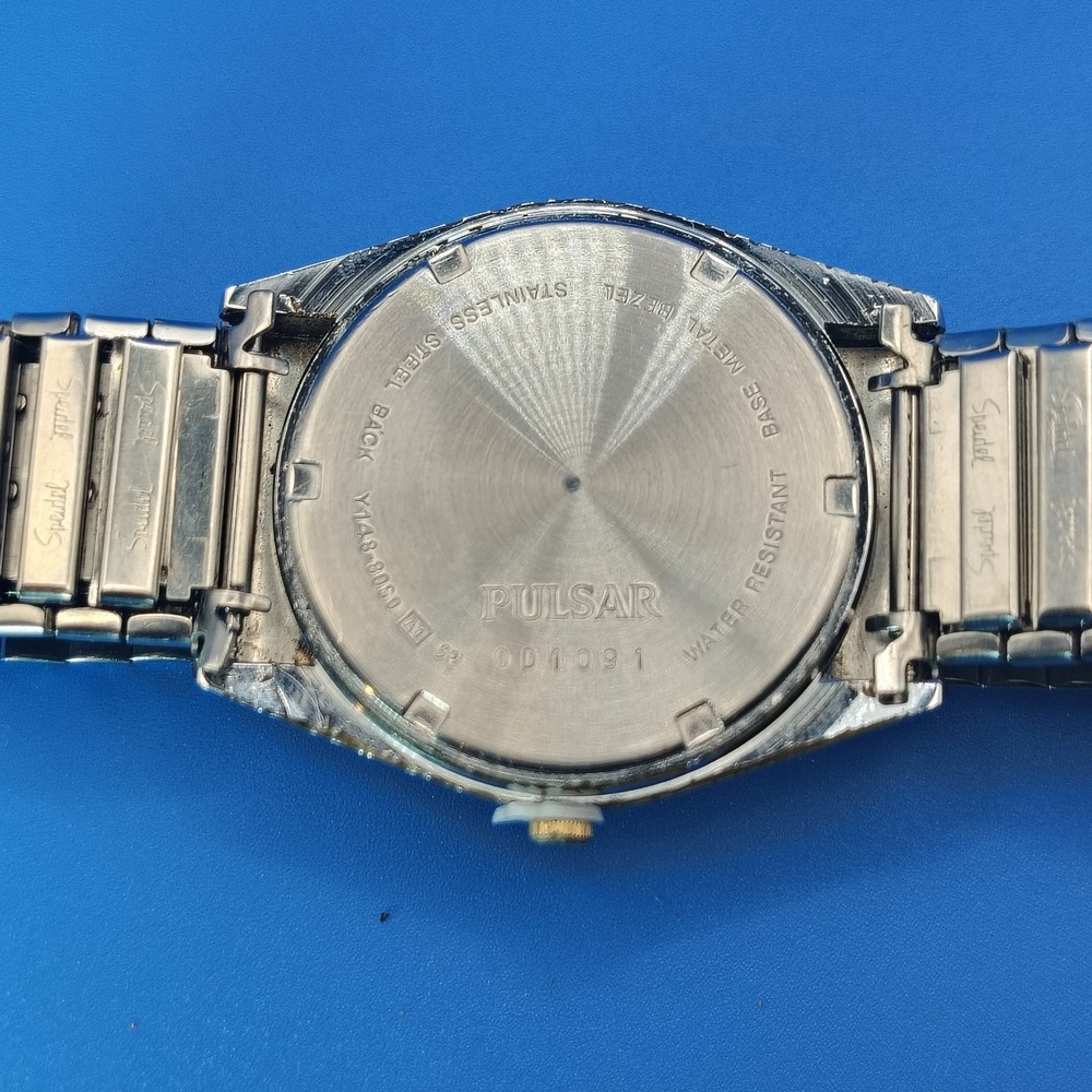 Vintage 1986 Pulsar by Seiko 34mm Men's Quartz Two Tone Watch Screw‎ Back - Picture 5 of 10